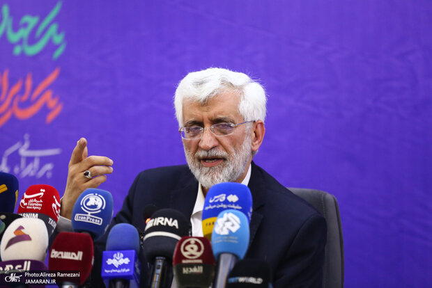 واکنش نامفهوم سعید جلیلی به بیانیه جبهه اصلاحات؛ عدهای از ۲۰۰ سال گذشته راهحل مسائل را در آغوش غرب میبینند واکنش نامفهوم سعید جلیلی به بیانیه جبهه اصلاحات؛ عدهای از ۲۰۰ سال گذشته راهحل مسائل را در آغوش غرب میبینند