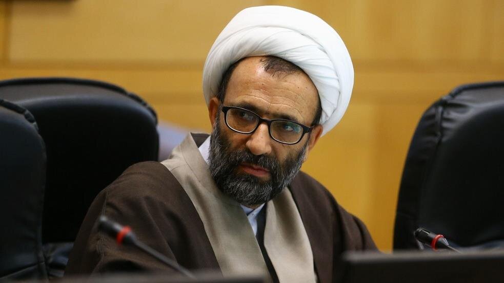 عضو هیات رئیسه مجلس: اگر نتوانیم نفت صادر کنیم، هیچ کشوری از منطقه هم نباید نفت صادر کند/  اگر تهران هدف قرار گیرد، زیرساخت‌های آنها را هدف می‌گیریم